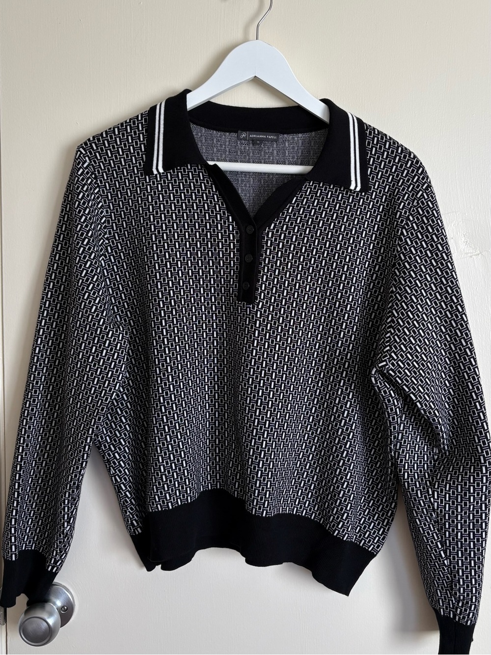 Adrianna Papell Black and White Geometric V-Neck Sweater